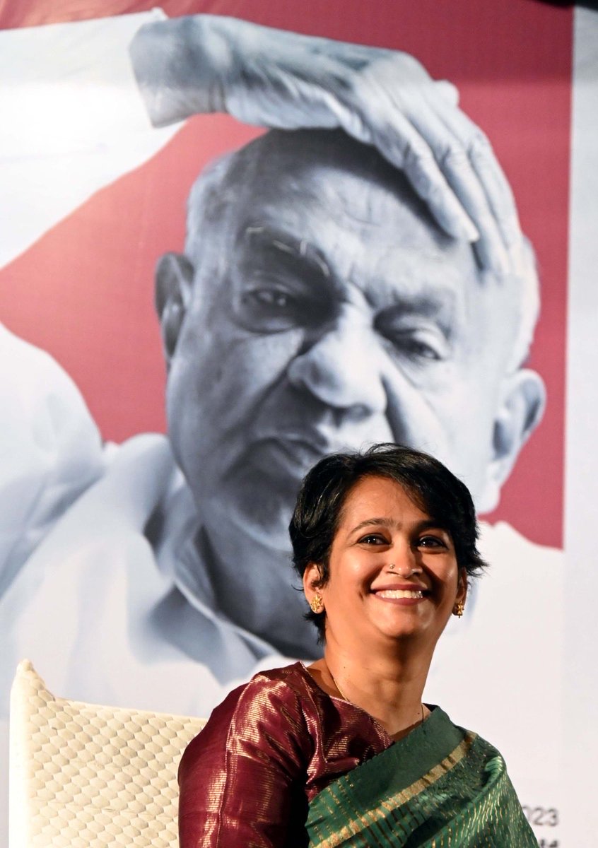 ದ್ವಿಭಾಷಾ ಲೇಖಕ ಹಾಗೂ ಖ್ಯಾತ ಪತ್ರಕರ್ತರಾದ <a href="/sugataraju/">Sugata Srinivasaraju</a> ಅವರು ರಚಿಸಿರುವ  Furrows in a Field;  The Unexplored Life of H.D. Deve Gowda ಕೃತಿಯನ್ನು ಹೆಚ್‌.ಡಿ ದೇವೇಗೌಡರ ಬದುಕು ಮತ್ತು ದುಡಿಮೆಯ ನೇಗಿಲ ಗೆರೆಗಳು ಶೀರ್ಷಿಕೆಯಲ್ಲಿ ಕನ್ನಡಕ್ಕೆ ಅನುವಾದಿಸಿರುವ <a href="/rosydsouza/">Rosy D'Souza</a> ಅವರಿಗೆ ಕರ್ನಾಟಕ ಸಾಹಿತ್ಯ ಅಕಾಡೆಮಿಯು 2023ನೇ ಸಾಲಿನ