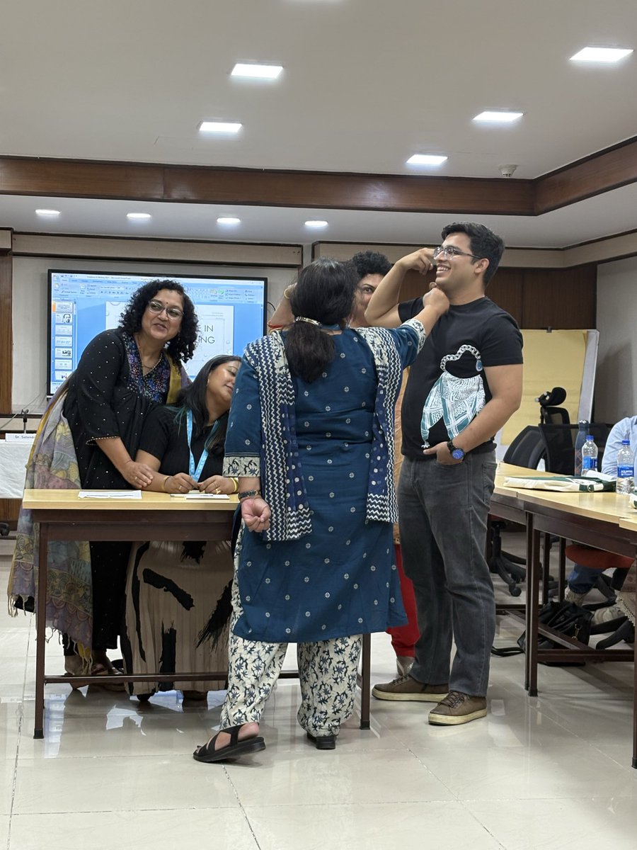 drsitu's tweet image. The remaining sessions, led by our team SUN, explored how poetry and image theatre can be powerful tools to approach difficult conversations with empathy and creativity. 4/#DifficultConversations