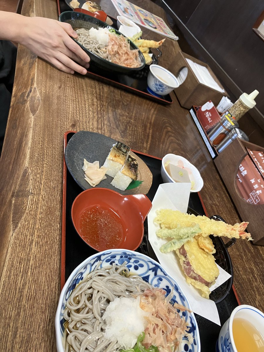 hyperbird6's tweet image. 前回、高速が事故で通行止めで行くのを断念したのを、今日行ってきました
新蕎麦の違いはわからないけど、相変わらず美味しかった💕
#武生製麺
ごちそうさま🙏