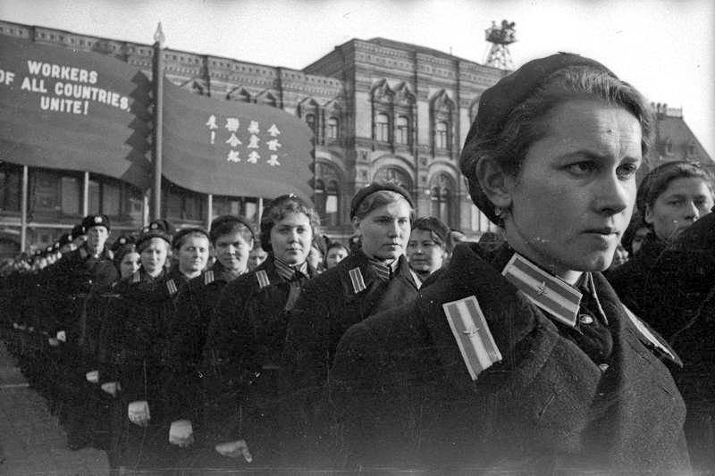 "Women in the ranks"
Photographer: Vladislav Mikosha, 1940. Moscow.