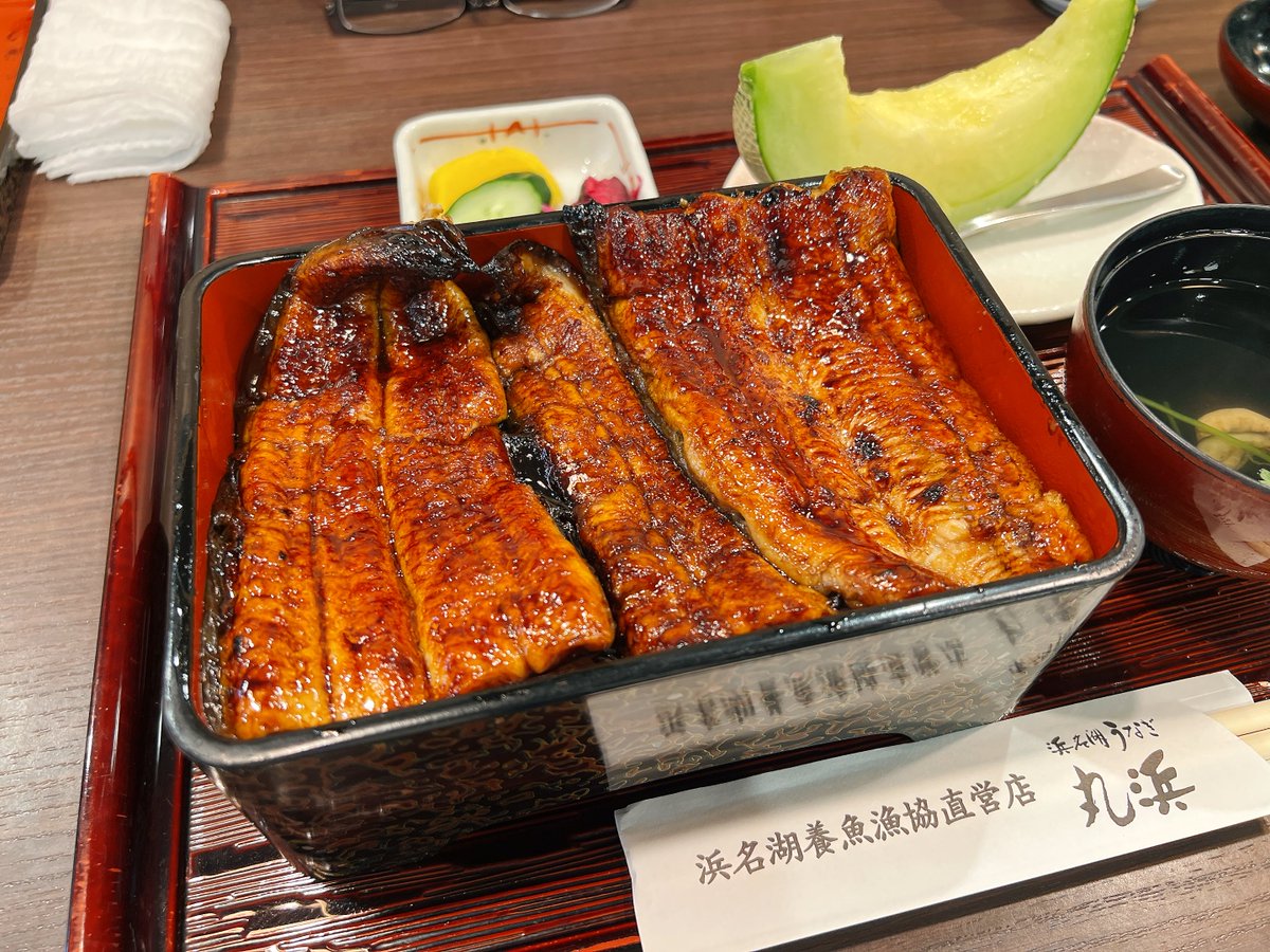 ground_seabass's tweet photo. 仕事前に仕事終わった後に食べる様なものを食べてしまった…
���味しかった🫢
#浜松
#浜松鰻
#うな重上 https://t.co/9WeATghwlx