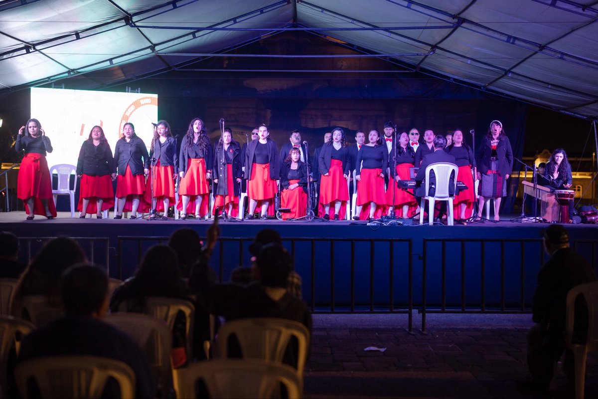 McdGuate's tweet photo. #Guatemala | 🎶💫 El Coro de Personas con Discapacidad “César Augusto Hernández” se apoderó del escenario del 28.º@fchgt con su espectáculo “Ensueño Vocal”, un recorrido musical por los grandes boleros y canciones románticas de ayer, hoy y siempre. 

#ElPuebloDignoEsPrimero https://t.co/CzmZObEwAN