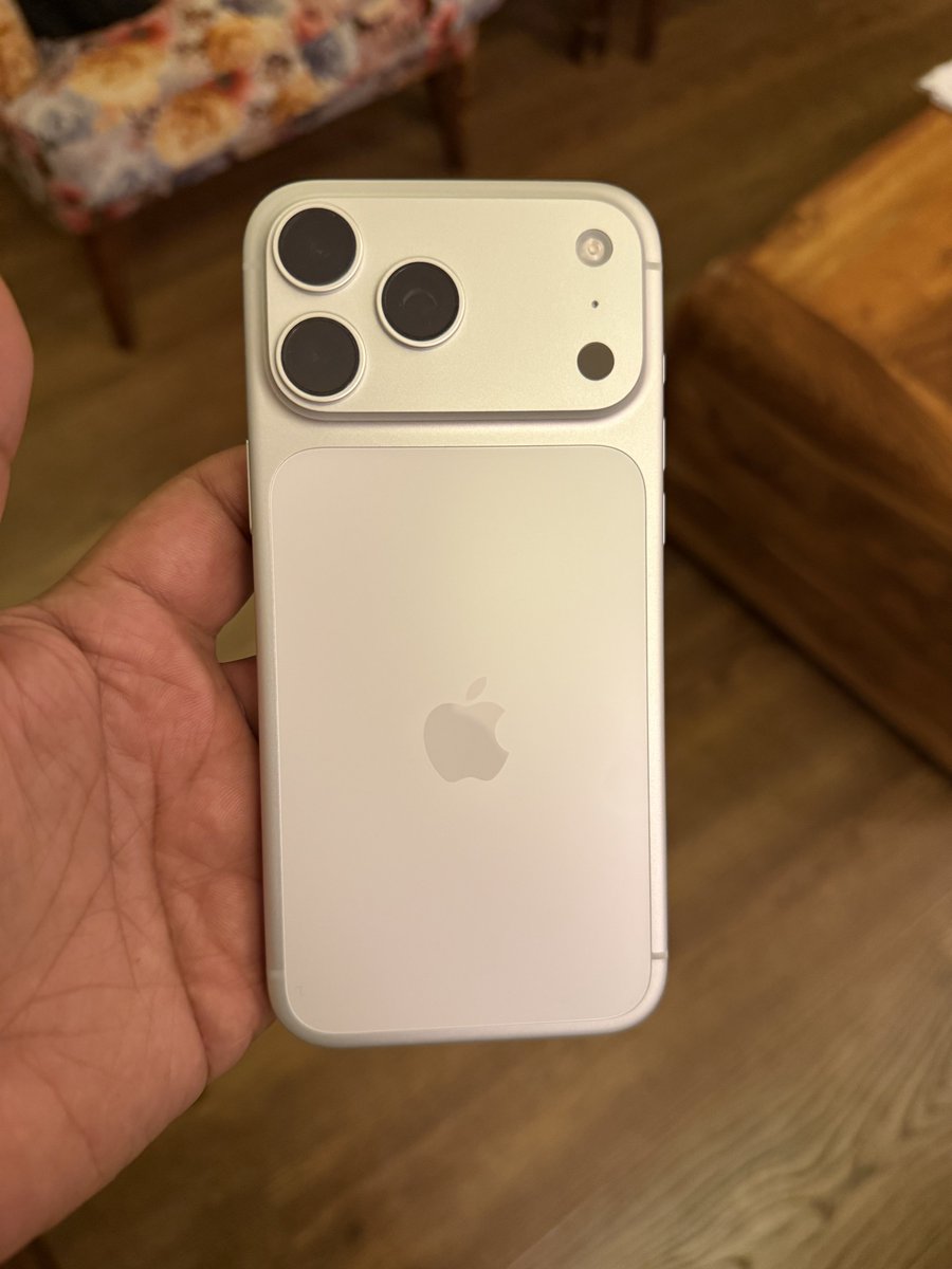 navkendarsingh's tweet image. Silver is the color to get in #iPhone17ProMax or #iPhone17Pro !!! 

The best out of the 3 colours, by a country mile !!!

Eager to test the 8x Zoom !!! 

@Apple #iphone17series