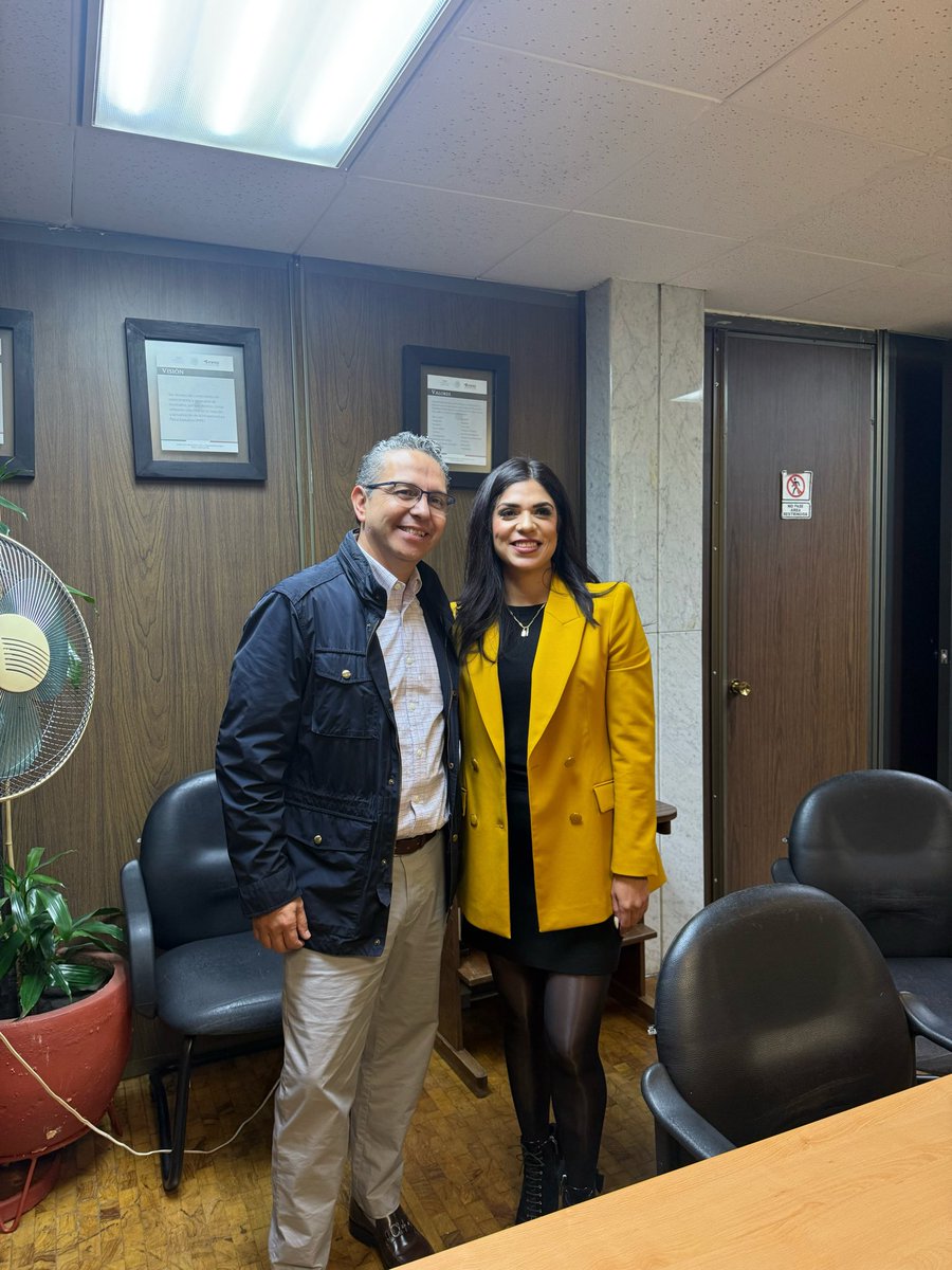 Qué gusto coincidir en este camino del servicio público con personas que realmente aman lo que hacen y tienen un compromiso profundo con el pueblo de México. 🇲🇽✨
Tenemos un gran reto por delante: seguir impulsando oportunidades para que nuestros jóvenes continúen su educación.