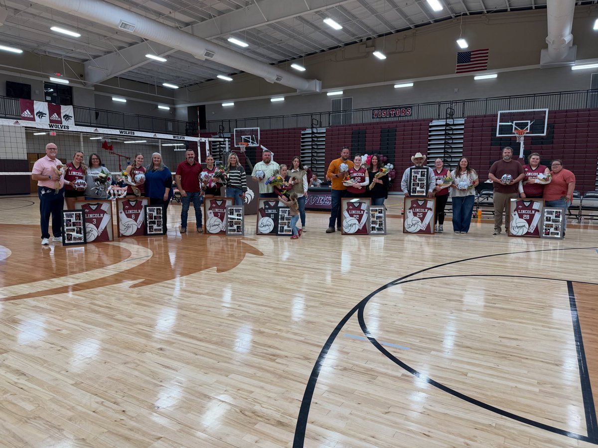 LincolnWolvesVB's tweet image. 2025 Lady Wolves Volleyball Senior Night! We are  truly going to miss each and every one of these amazing senior athletes! Lady Wolves will be playing next Monday night in Charleston in the first round of the SR High District Tournament! Go Lady Wolves! 🐺🏐