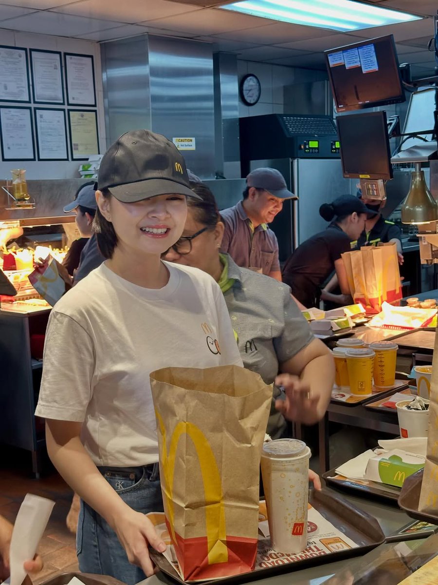 Mornings never looked this good ☀️ Barbie Forteza surprises everyone at McDonald's with her infectious energy as she celebrates ‘World Egg Day’ — proof that breakfast tastes better with a smile!

#BarbieForteza #McDoEggDay