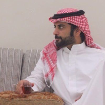 أحسب اني معك قاطع حدودٍ بعيده 
وأثرني راكض لحالي و واصل لحالي 

لا تدور ترا ماغير نسخه وحيده 
تلقى غيري لكن منت لاقي بدالي 

 _ سعد علوش