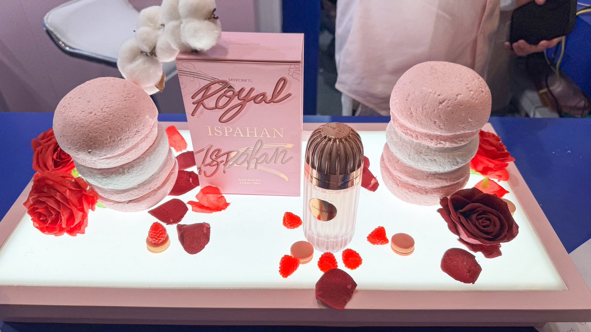 ASLIIIII PARFUM YG DIPAKE DAVINA KARAMOY ENAK BGT?!!!😭🩷🌸

Pantes boothnya Mykonos di Scent of Indonesia RAME BGTTT!!!