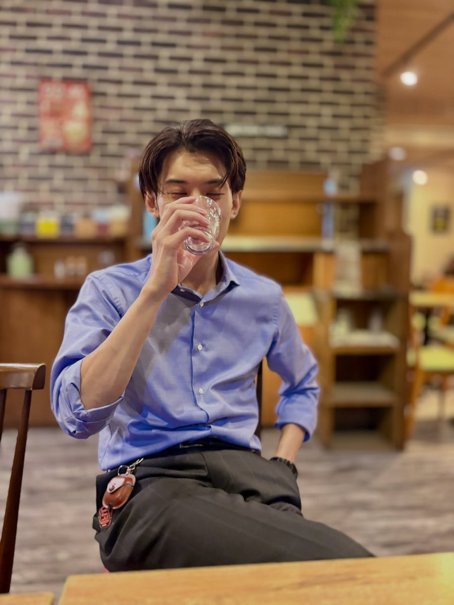 KojiGoodsInfo's tweet image. 『#フェイクマミー』いよいよ今夜放送📺
竜馬の夜散歩＆カフェシーンもお見逃しなく☕️

#金曜夜10時
#向井康二
#SnowMan