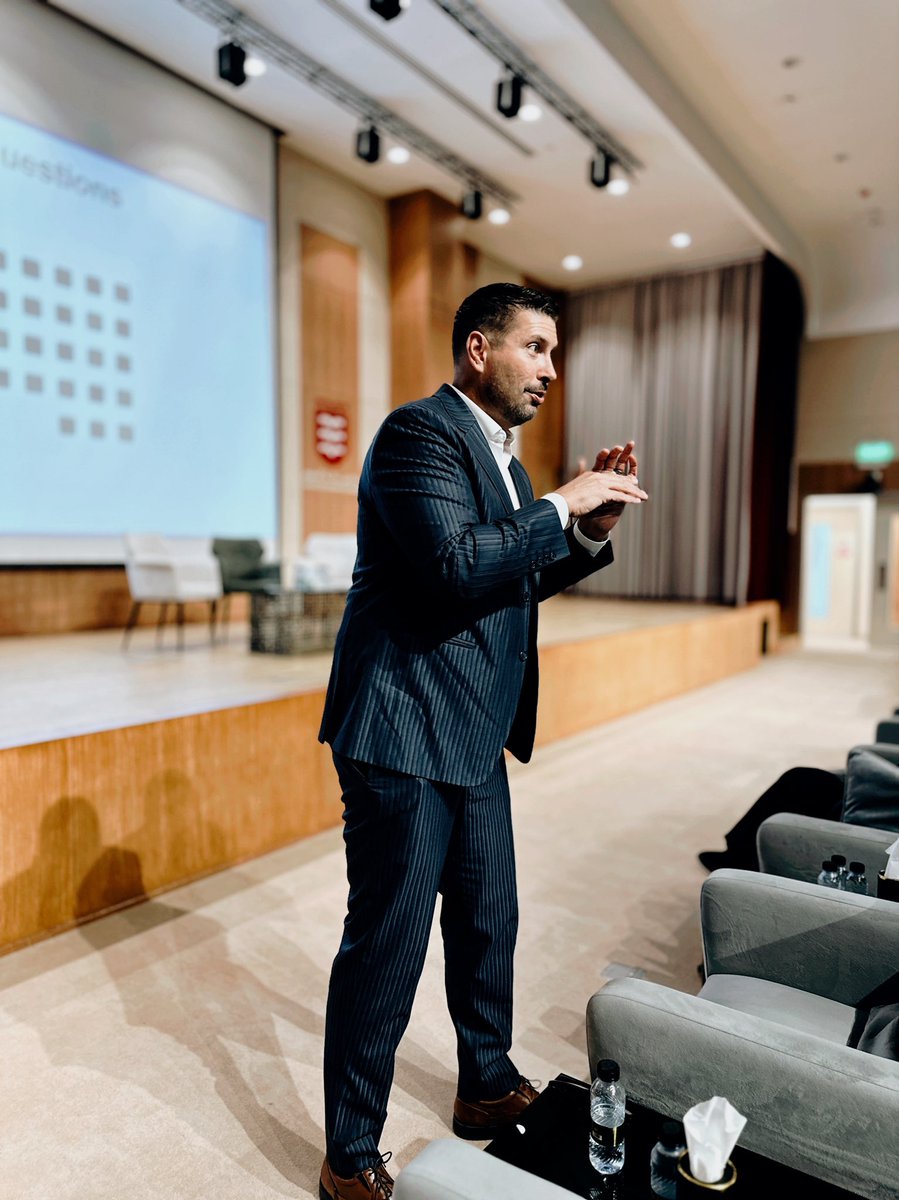 مدارس دانة العلوم tweet media