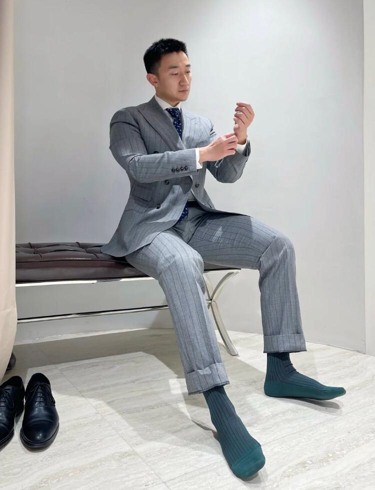 昼休みにオーダーメイドのスーツを試着しに行きます❤❤