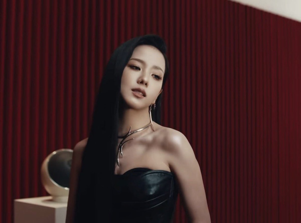 ZJMCRAVE's tweet photo. Jisoo and Zayn have released the music video to ‘Eyes Closed.’

Watch: https://t.co/WeQS77FQgF https://t.co/UzNVU9kxnC