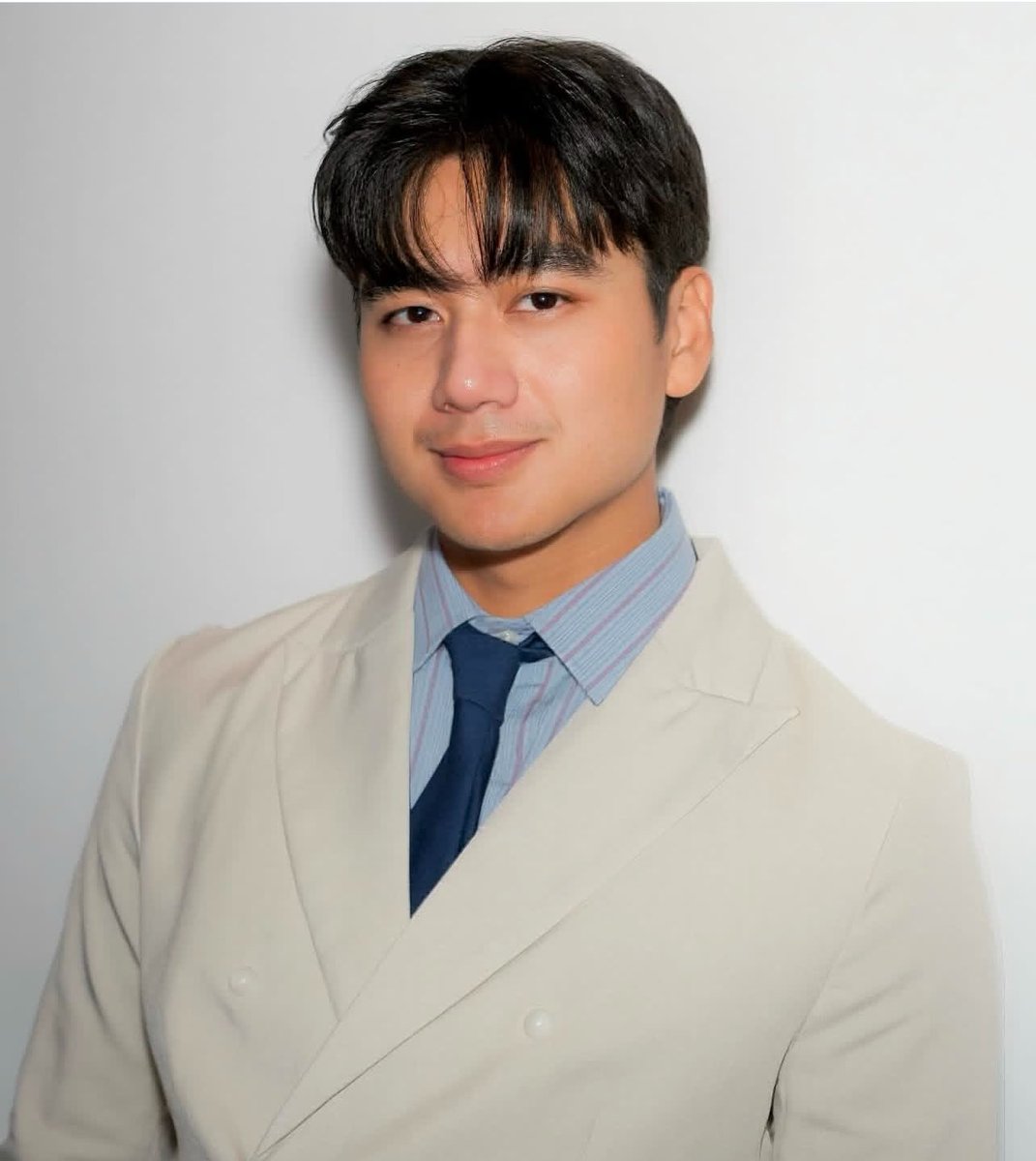 rivernation96's tweet photo. Prim and proper naman ng bata ko  dito! Bilangin ko ba bangs mo kung ilan? 

MMFF FILM RIVERlation
MMFF FILM RIVERlation https://t.co/XmWdQ2QBHc