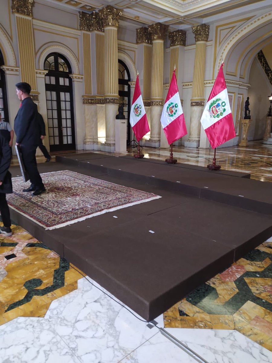 #AHORA 
Todo listo para el mensaje de #DinaBoluarte en Palacio de Gobierno. <a href="/lamula/">La Mula</a>.