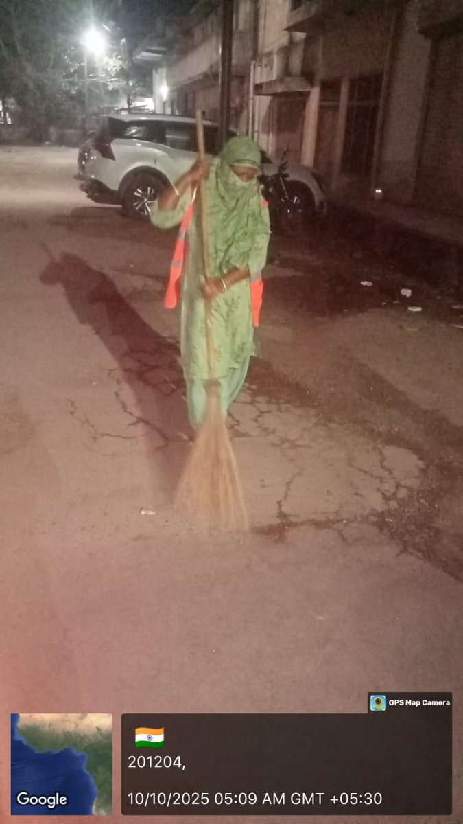 ModinagarNagar's tweet image. &quot;मोदीनगर नगर पालिका के कर्मचारी सड़कों और वार्डों की साफ-सफाई में निरंतर लगे हुए हैं। उनका सतत प्रयास रहता है कि शहर साफ और स्वस्थ रहे तथा वातावरण शुद्ध और सुंदर बना रहे।&quot; 🌿✨
#BHI #SwachhBharat #CleanModinagar #NagarPalikaModinagar