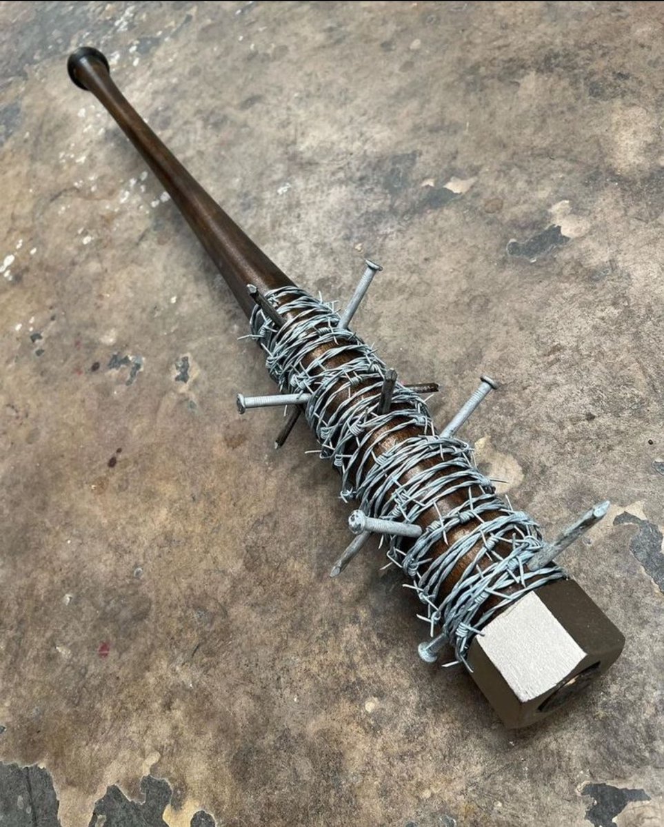 wasdarshk018's tweet image. Quote with someone who should be beaten by this bat