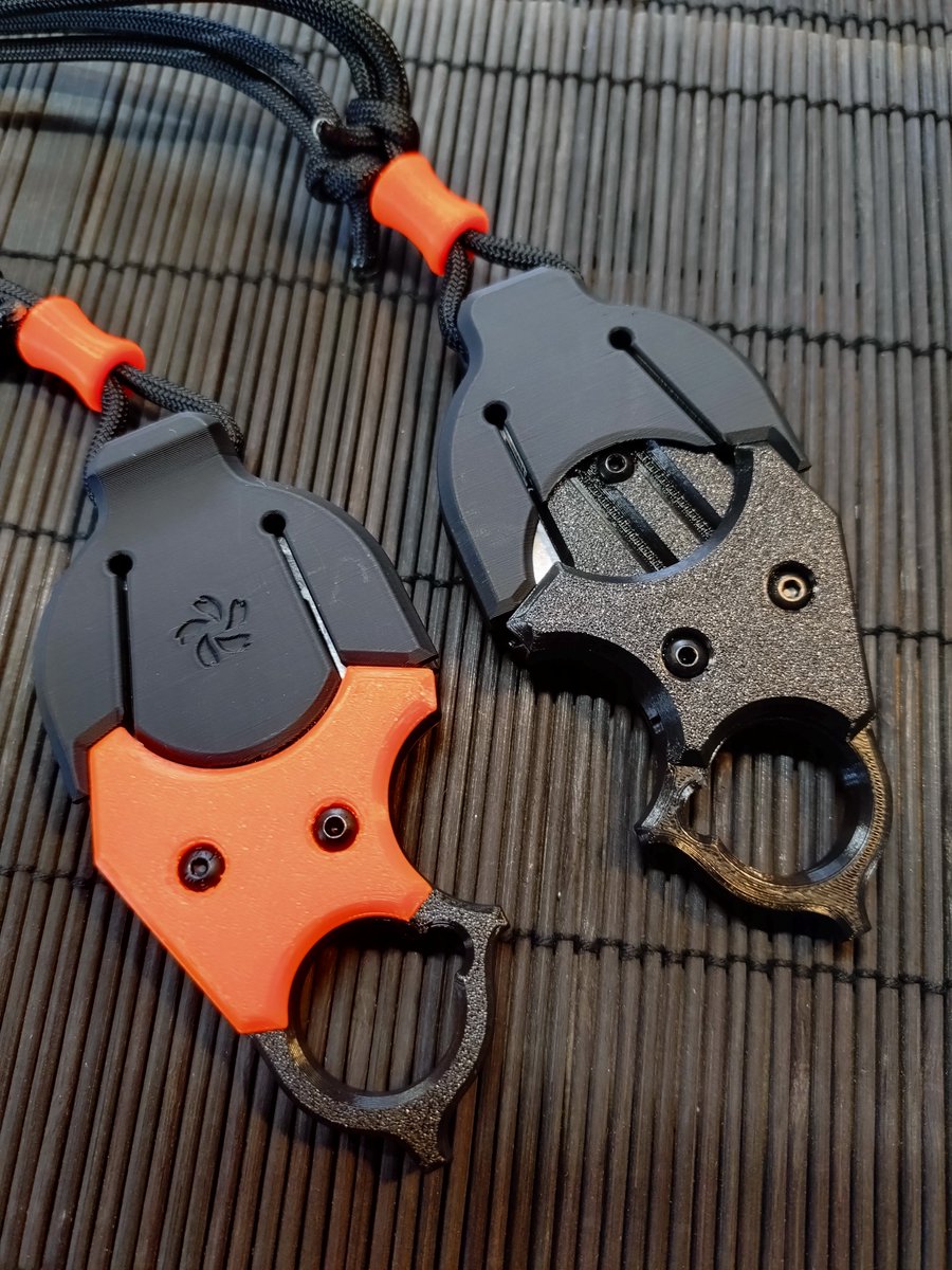 NEMOTOKNIVES's tweet image. 予約開始致します。
CBH-R45-U01 "GRIFFMOND"

グリフモント
全長93㎜（シース込103㎜）、刃長40㎜（直線計測）
重量44ｇ（シース込）
オルファ社ロータリーカッター替刃45㎜使用、及び同規格品使用可能。
ハンドルカラー：黒、オレンジの2種

価格等、DMにてお問い合わせください。
予約数全数製作。