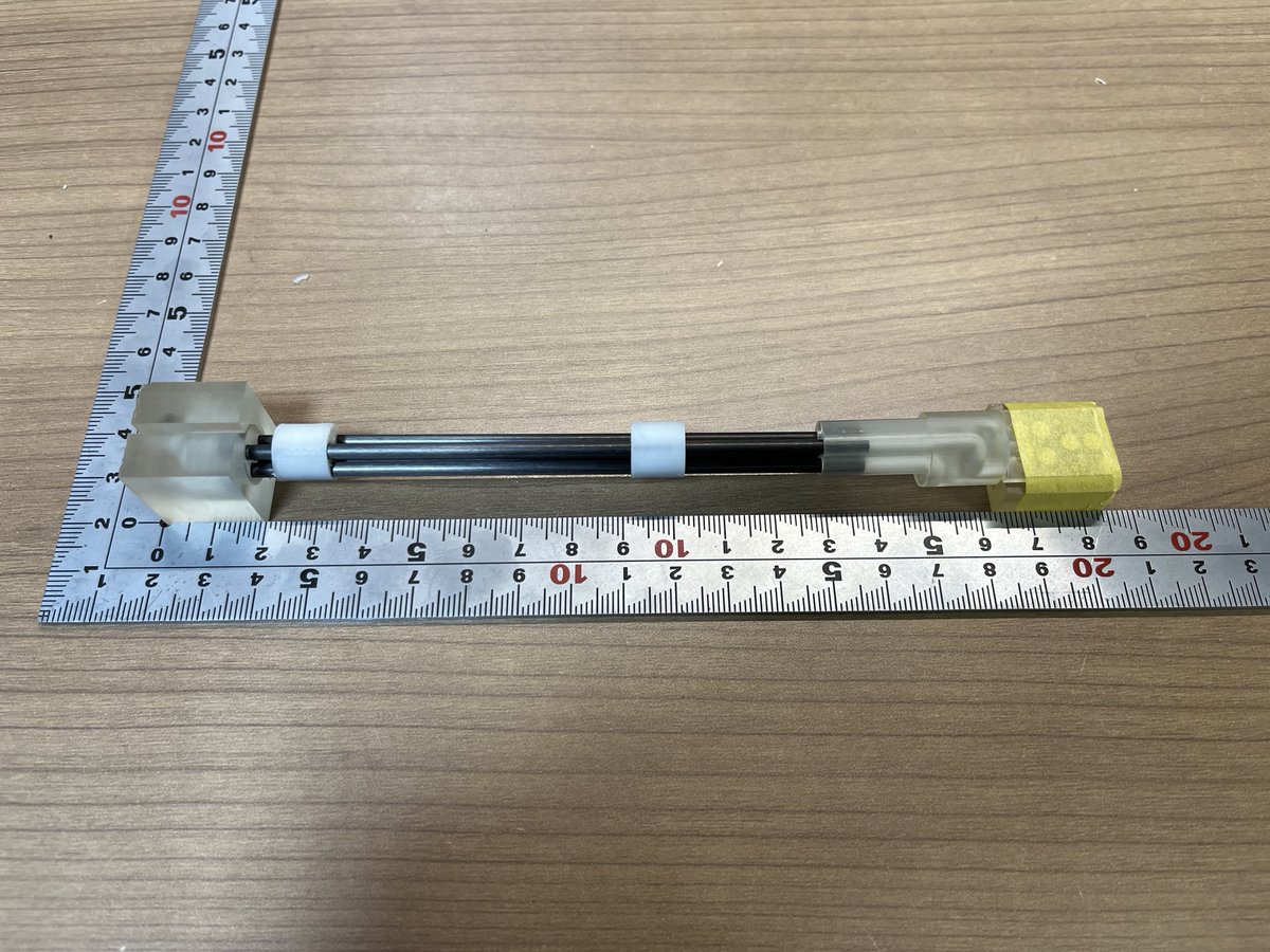pakfat50's tweet photo. 前に作った5孔ピトー管の試作品
圧力センサーへの接続部まで一体成形している
CFパイプは加工性が最悪だったのと、パイプ肉厚を下げたいので、内パイプは真鍮に戻すかも https://t.co/T1DdBVhpHd