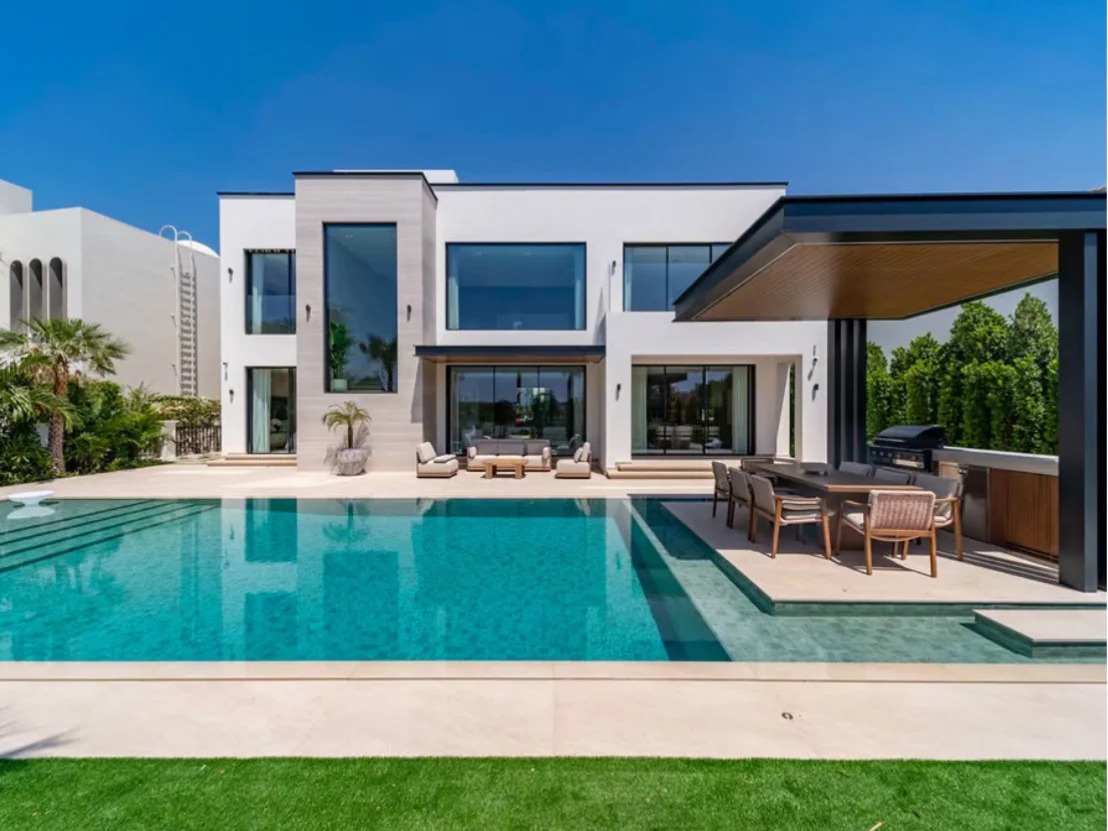 ZhouKris88485's tweet image. What You Need to Know About Aluminum Windows in the Middle East — from heat resistance to compliance standards, here’s how to avoid common pitfalls 👇

🔗rolaywindows.com/ROLAY_Windows_…

#rolaywindows #aluminiumwindows #factorydirect #constructionindustry #saudiarabia #uae #qatar #oman