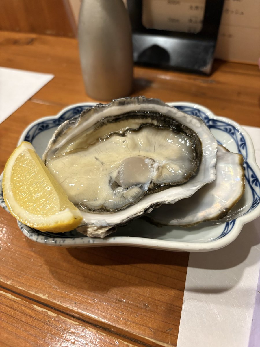 somasheena's tweet photo. 来たぜ！広島！
広島といえば牡蠣🦪 https://t.co/BaNKt1jiuz
