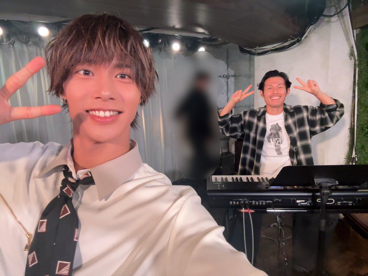 AKITO_SOLIDEMO's tweet photo. 今夜20時！！カバーライブ無料生配信！
是非皆さんご覧くださいっ！

https://t.co/1keGzOHKyC

会場にお越しになる
FC会員のみんな！また後で✌️ https://t.co/2hgzT6GRS5