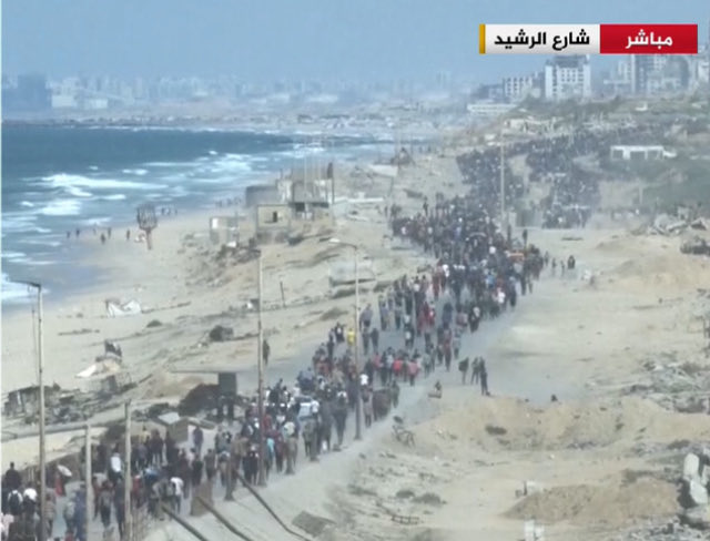 هذا المشهد هو تعبير عن فشل المشروع الاسرائيلي في غزة. 
هؤلاء -مئات الآلاف- كان يريد الاسرائيليون لهم السير في الاتجاه المعاكس تماماً، وهو طريق التهجير الى خارج القطاع، لكنّ الحال انتهى بهم اليوم بالعودة الى بيوتهم.. أو أنقاض بيوتهم المدمرة.