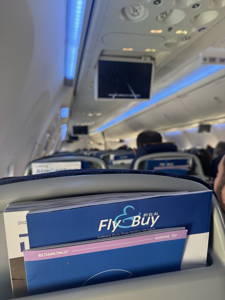 Loud applause breaks out among passengers as the captain of the El Al flight from Milan to Tel Aviv announces that the ceasefire has come into effect.
#israelhamaswar