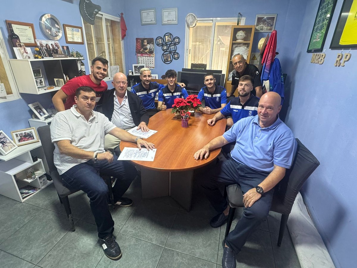 Buenos días!!!!!!☀️
Ayer tuvimos una grata visita….parte de la plantilla,cuerpo técnico y directiva del @mrbfsmostoles
Les enseñamos un poco el funcionamiento de nuestra empresa e instalaciones.
Renovamos nuestro patrocinio de la mano de nuestro Gerente @josejuanciruelos
