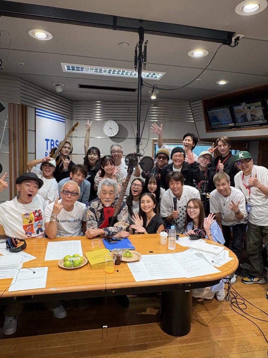 kinashinokai's tweet image. 明日の #木梨の会 は生放送‼️
スペシャルゲストがイラッシャル🦆

その前に、、、まさかまさか😳
　先週のヤバイ早朝音楽フェス🕺
聴いてないぜ！という人がいるんならば、
　 #radiko のタイムフリーで‼️

で、聴いたら、、、もう寝よう🤤

radiko.jp/share/?t=20251…

#木梨憲武 #所ジョージ #宇崎竜童