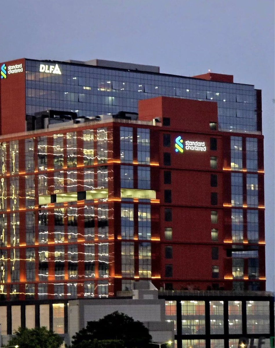 IndianTechGuide's tweet image. 🚨 UK firm Standard Chartered (GBS) has opened its largest global office at DLF Downtown, Chennai.
