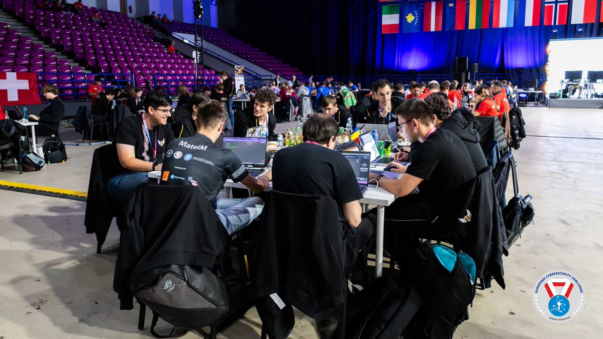 🇪🇺🔐 Ediția de anul acesta a Campionatului European de Securitate Cibernetică (ECSC 2025) a adus echipei naționale a României o clasare pe locul 14 din 34 de echipe participante la competiție.

🔗 dnsc.ro/citeste/comuni…

#DNSC #ECSC2025 #CyberChallenge #RoCSC #OSC