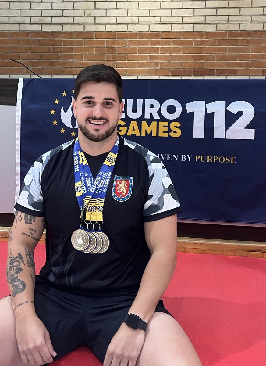 policia's tweet image. 🏊 4 oros en natación en los #Eurogames112

50 libres 🥇
100 libres 🥇
50 mariposa 🥇
100 estilos 🥇

👏Bravo por nuestro compañero de @policia Iván Soriano 👮‍♂️destinado en la #UIP

#SomosDeporte