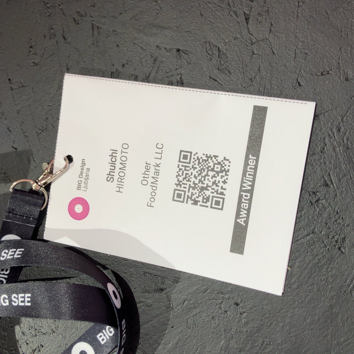 ２日目が始まりました。
今日は18時から、今年のグランプリ受賞の発表があります。
私の作品もグランプリ候補にエントリーされていますので、
ささやかな希望を込めて、その時を待ちたいと思います。

#BIGSEE #BIGDesign2025 #bigsee_makesense #Ljubljana #ichi_clip #FoodMark #Slovenia