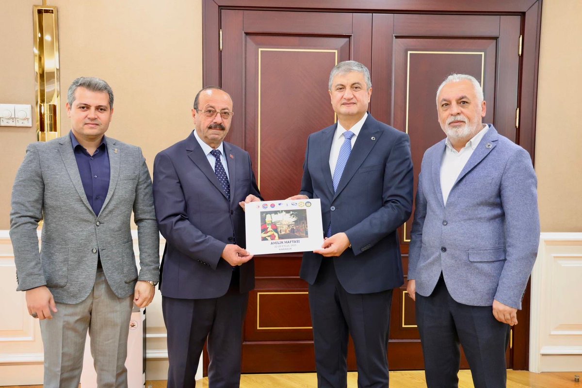 Valimiz Sayın Mustafa Yavuz’a (<a href="/valiyavuz/">Mustafa Yavuz</a>), Ahilik Haftası’na Katkılarından Dolayı Teşekkür Belgesi Takdim Edildi.

Valimiz Sayın Mustafa Yavuz (<a href="/valiyavuz/">Mustafa Yavuz</a>), Esnaf Odaları Birlik Başkanı Hüseyin Kılıç, Başkan Vekili Cuma Kara ve Genel Sekreter Hasan Şahin'i makamında kabul etti.