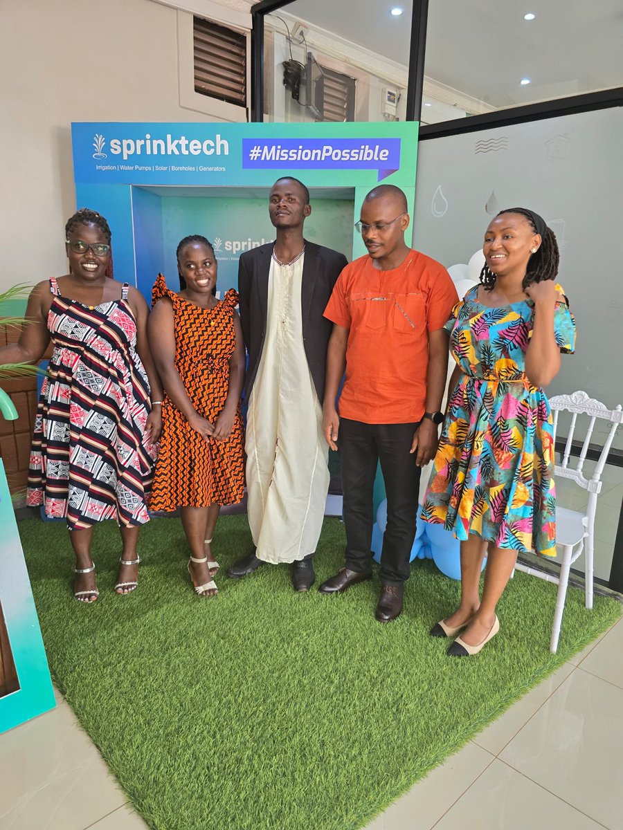 kimeradavid10's tweet image. You thought its only Pumps talks, manya water every time.

Hehehe, we gat Fashion Queens and kings too.
Behold the final day of #CustomerServiceWeek @sprinktech 
Variety of fashion rocking from West ( Mbarara) to North ( Gulu) climaxed by Kampala team ( IA &amp;amp; CV)
#Sprinktech