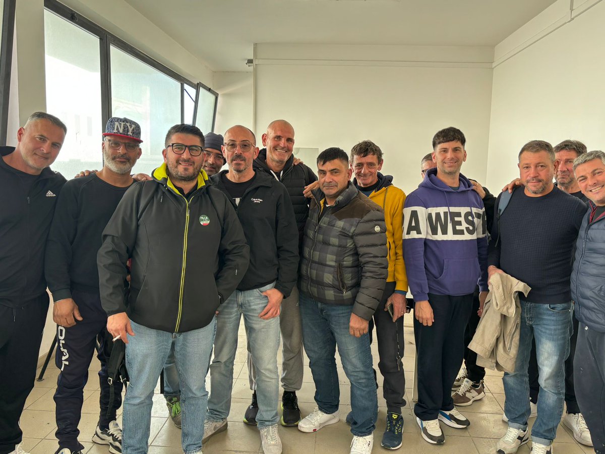 filcacisltabr's tweet photo. 📣 Assemblea sindacale alla TCT di Brindisi
Con i nostri iscritti abbiamo discusso la contrattazione di secondo livello per migliorare condizioni e tutele.
🗣 Un confronto vero, nel segno del dialogo e della partecipazione.
🤝 Ora verso la conclusione della trattativa.
#FilcaCisl https://t.co/PPldzqrULb