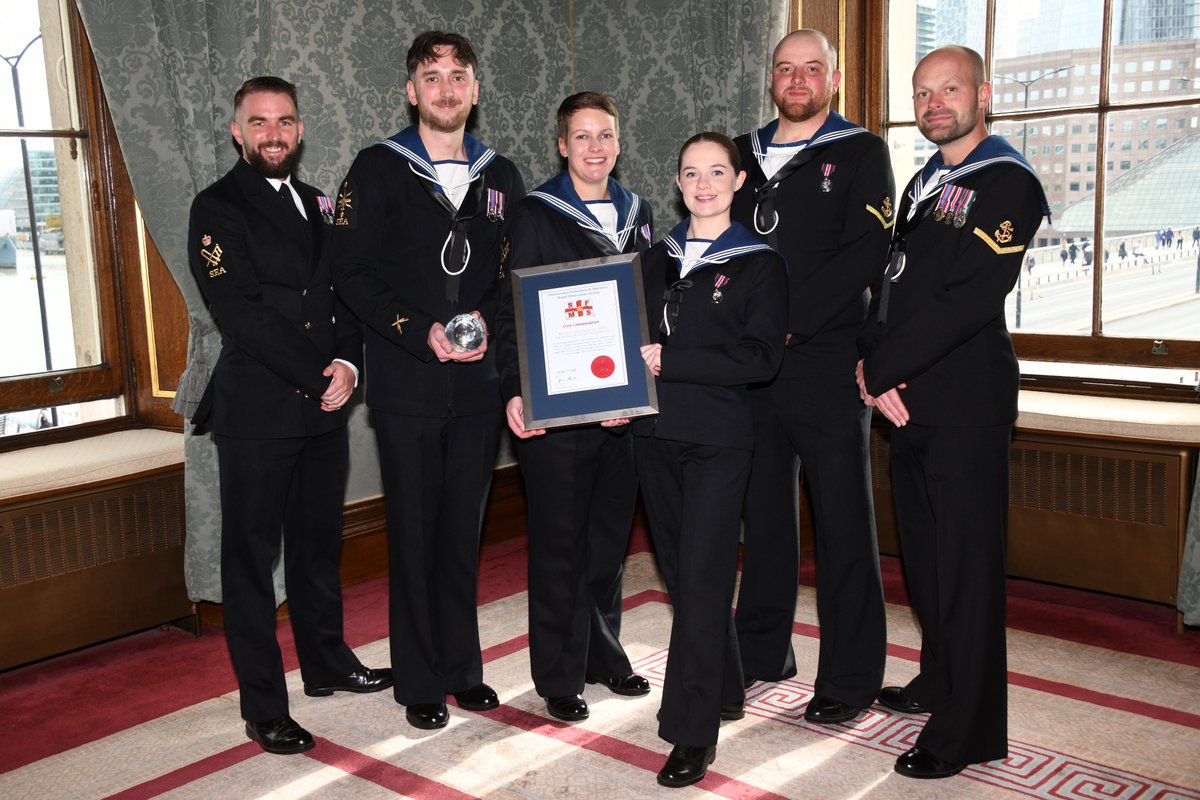 Royal Navy tweet media