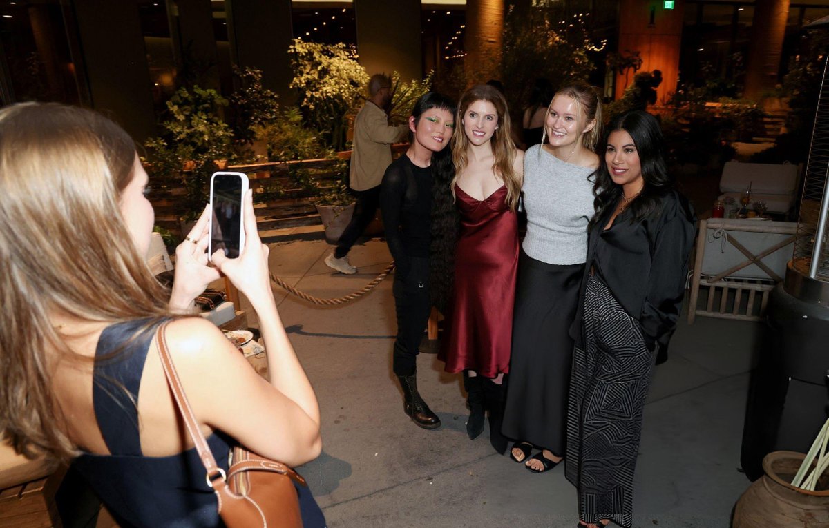 Anna Kendrick Updates tweet media
