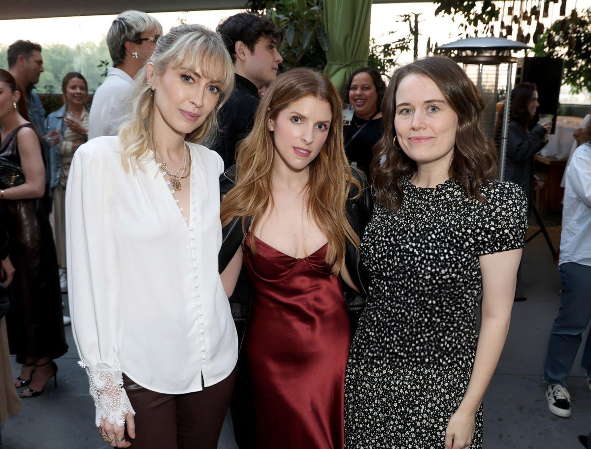 Anna Kendrick Updates tweet media