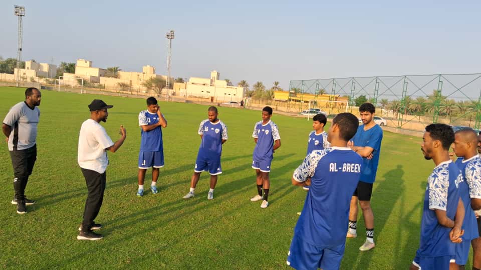 الكوتش سمير الزعابي مدرب فريق البريك  يبدأ المشوار مع الكتيبة البركاوية في اول حصة تدريبية بعد إستلامة مهام تدريب الفريق مع الطاقم الفني  وبحضور  الفاضل عبدالعزيز القطيطي نأئب الرئيس
<a href="/alkhaboura_club/">نادي الخابورة</a> 
<a href="/albreek_team/">فريق البريك الرياضي</a>