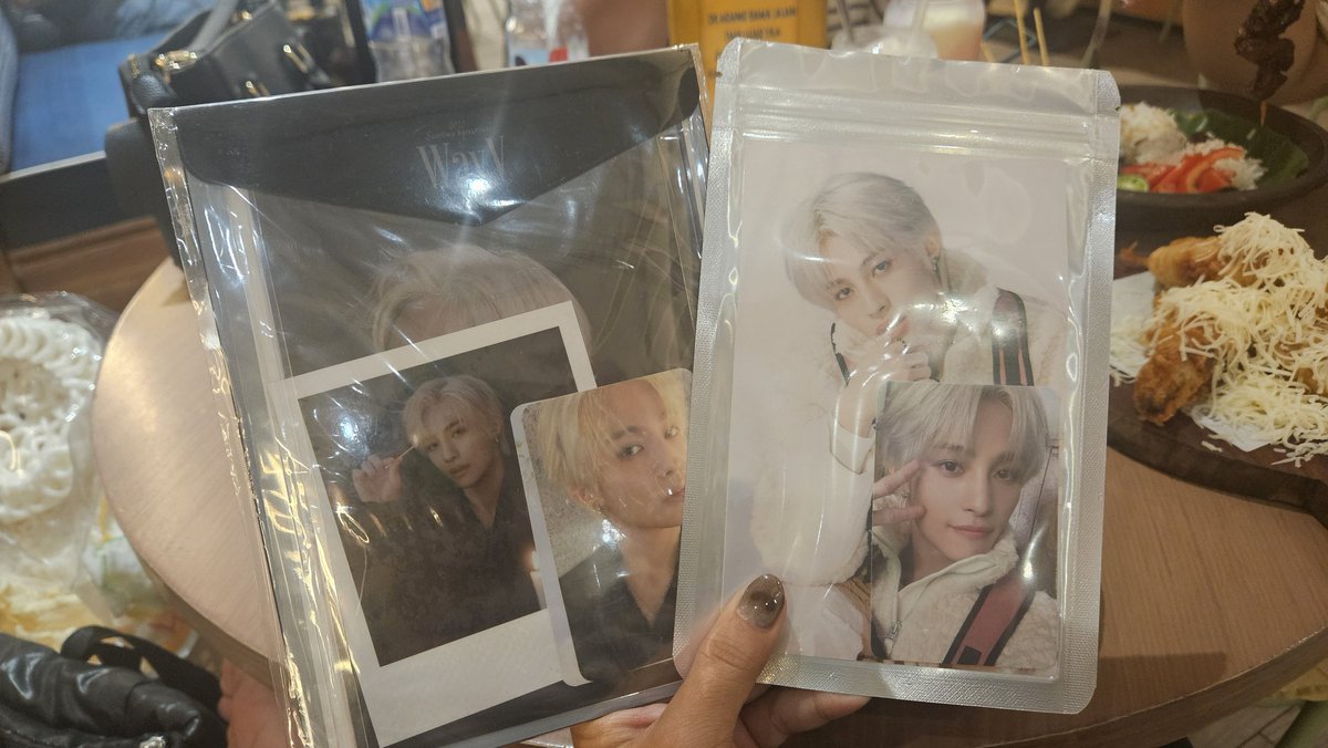 CmonShop_'s tweet photo. ✨️ FAST GIVEAWAY BIRTHDAY YANGYANG WAYV by @CmonShop_ ✨️

Rules:
- Untuk 2 orang pemenang
- Follow, RT &amp; Like
- Boleh Tulis wish kalian buat Yangyang
- End? Hari ini 22.00 WIB
✨️ Good luck ✨️

NB: Ongkir di tanggung pemenang
Dom Bekasi https://t.co/Xyahay1PVu