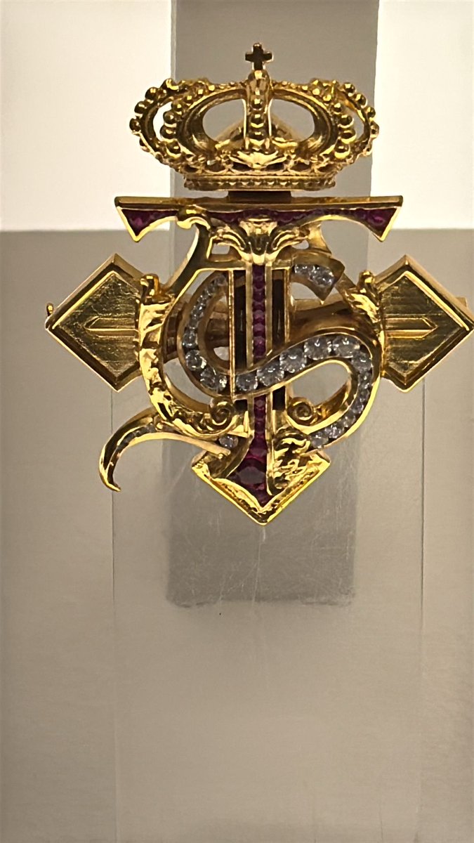 Grande la Banda de la Trinidad del <a href="/cautivotrinidad/">Cautivo Málaga</a> homenajeando a Taylor Swift por el lanzamiento de su nuevo disco .
Aunque el corte es más Reputation que The Life of a Showgirl, lo que cuenta es el detalle .