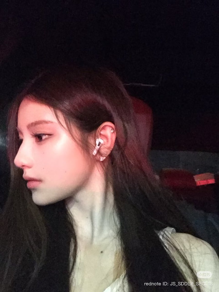cngirlarchive's tweet photo. 옆태 미쳤음... https://t.co/bevSKRBISK