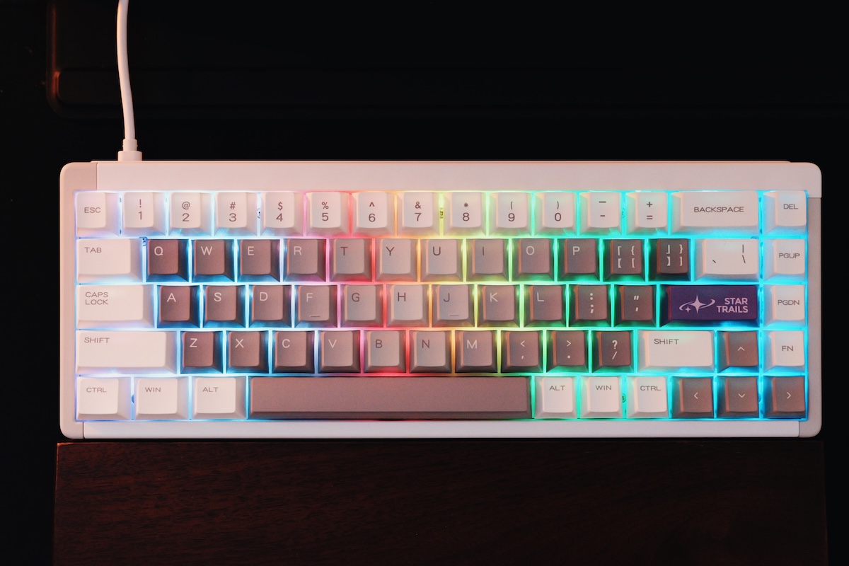 本日よりMakuakeで予約を開始した磁気スイッチ×65%レイアウトの次世代キーボード、Utyping UT65 HEを先行レビューしました！

0.125msの超低遅延＆ラピッドトリガー精度0.01mmで、タイピングもゲームもキレッキレ⚡️
カスタムしたい派にも◎なホットスワップ対応！

ぜひチェックを😌
#desksetup #PR