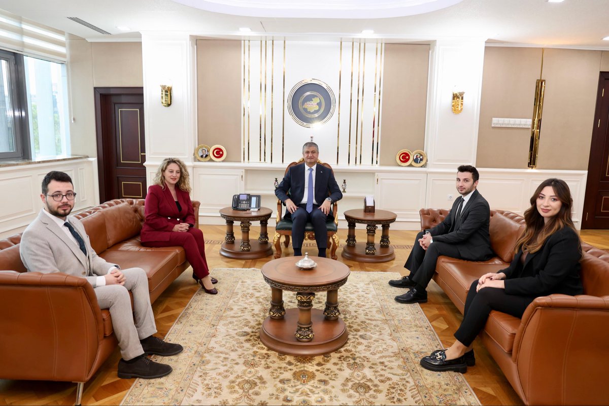 Valimiz Sayın Mustafa Yavuz (<a href="/valiyavuz/">Mustafa Yavuz</a>), Bahçeşehir Koleji Yönetimini Makamında Kabul Etti.

Valimiz Sayın Mustafa Yavuz (<a href="/valiyavuz/">Mustafa Yavuz</a>), Bahçeşehir Koleji Kurucu Müdürü Mustafa Serdar Akıncı, Şirket Ortağı Yusuf Faruk Akıncı, Lise Müdürü Hatice Yaratan ve Kurumsal İletişim