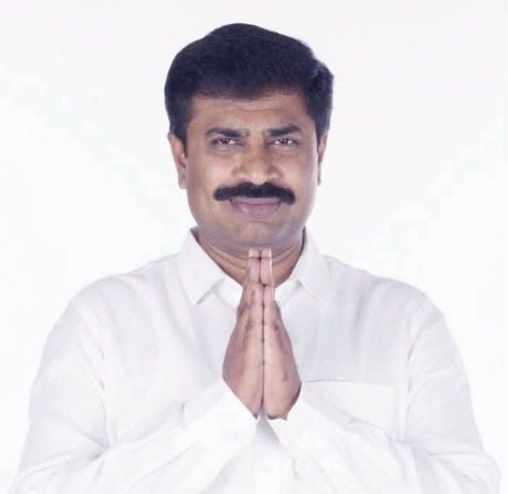 Kumaraswamy4cm's tweet photo. ಹನೂರು ವಿಧಾನಸಭಾ ಕ್ಷೇತ್ರದ ಜನಪ್ರಿಯ ಶಾಸಕರು ಹಾಗೂ ಪಕ್ಷದ ನಾಯಕರೂ ಆಗಿರುವ ಶ್ರೀ ಎಂ.ಆರ್ ಮಂಜುನಾಥ್ ಅವರಿಗೆ ಜನ್ಮದಿನದ ಹಾರ್ದಿಕ ಶುಭಾಶಯಗಳು.💐
#Hanur #chamarajanagara #happybirthday #MRManjunath https://t.co/cAQfb2VHLr