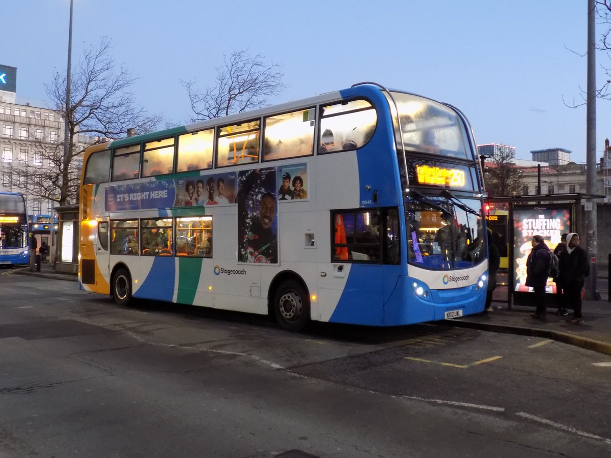 The2002BusGroup's tweet photo. Seen at Manchester Piccadilly is #StagecoachGM Alexander Dennis Enviro 400 MX12 LWL on route 250 to The Trafford Centre https://t.co/k46hTSaGEk