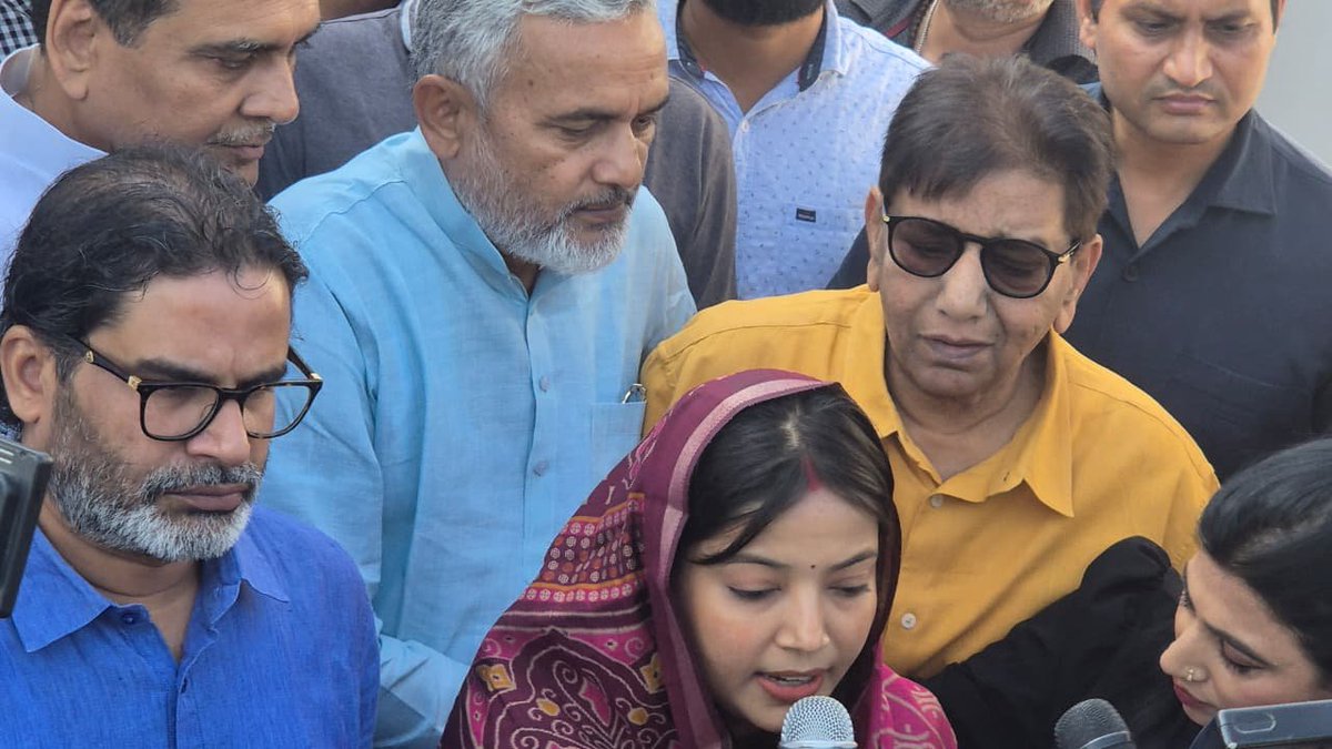 प्रशांत किशोर से मुलाकात करने पहुंची भोजपुरी स्टार पवन सिंह की पत्नी ज्योति सिंह, क्या पवन सिंह के खिलाफ लड़ेंगी चुनाव?...
#BiharElections2025 #Pawansingh #Jyotisingh
