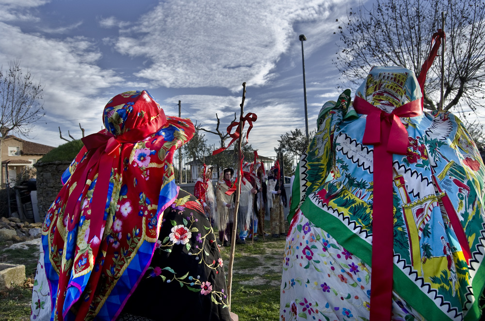 ipcepatrimonio's tweet photo. 📸 #FototecaIPCE | El 17 de octubre celebramos el Día del Patrimonio Cultural Inmaterial 🌍
Desde saberes y oficios hasta fiestas y tradiciones, este legado vivo une generaciones.
✨ Hoy compartimos algunas joyas visuales desde nuestra Fototeca. https://t.co/xh1g8wmbQM