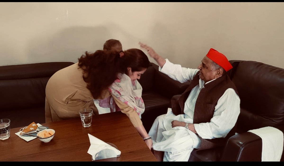समाजवादी नेता आदरणीय मुलायम सिंह यादव जी की पुण्यतिथि पर सादर नमन। 
नेता जी अमर रहे।